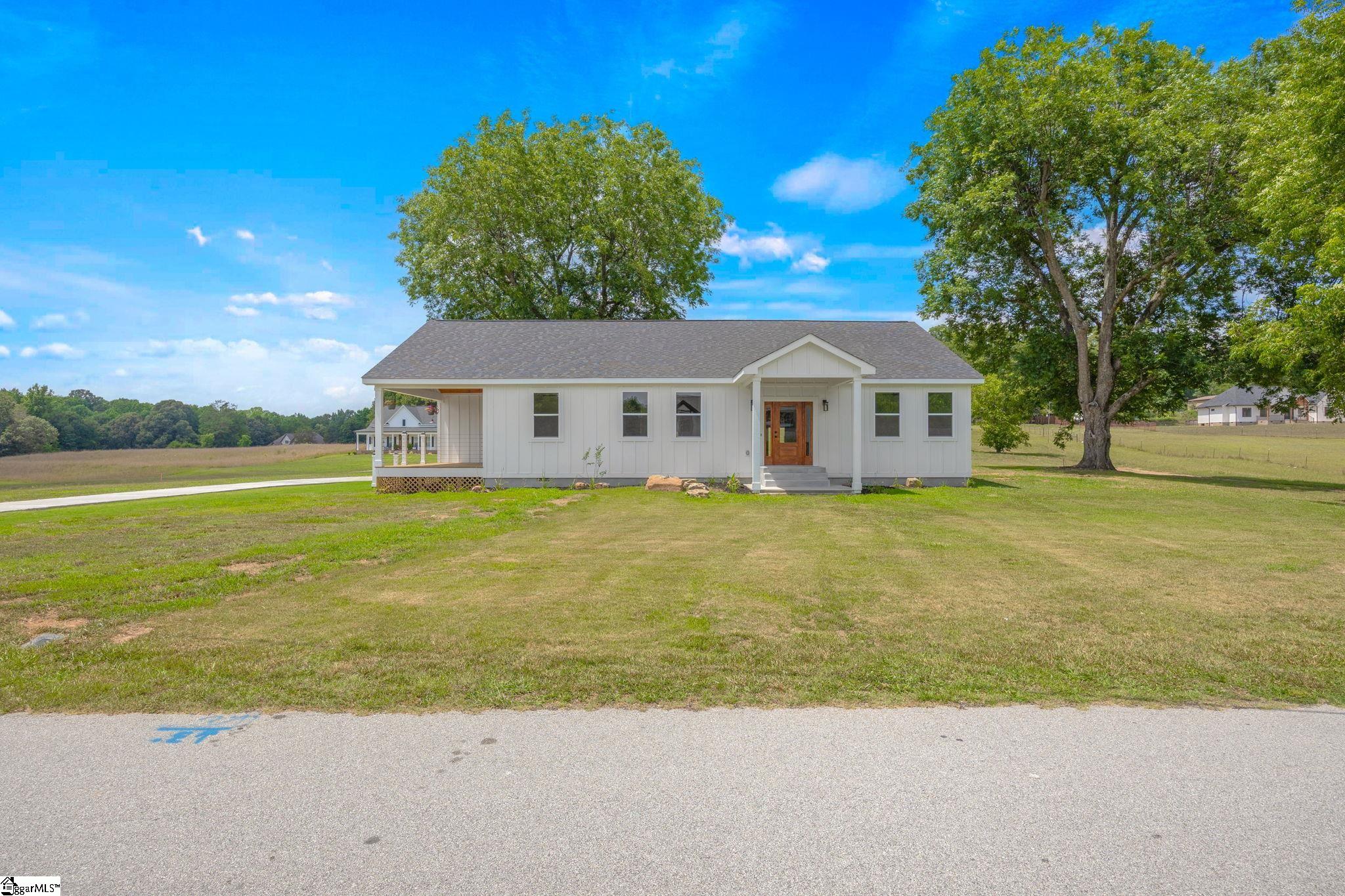 2024 Edwards Lake Road Greer, SC 29651 - Photo 4 of 39
