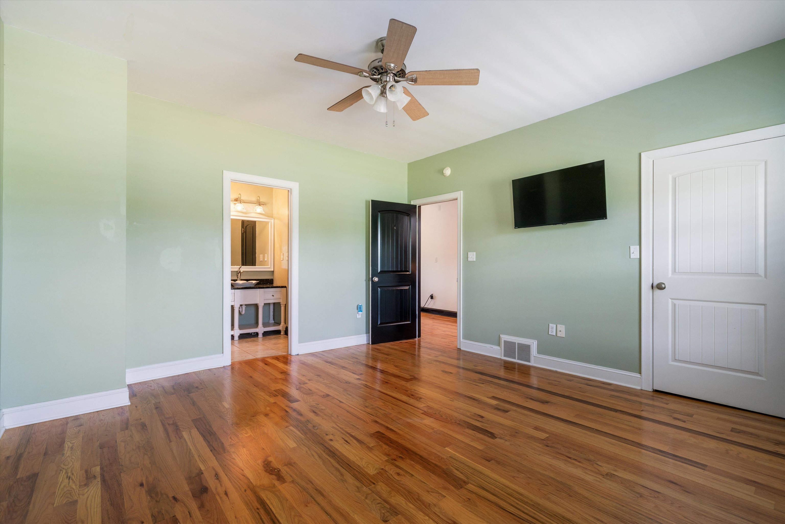 11300 Long Road Arlington, TN 38002 - Photo 27 of 39 a view of a livingroom with a flat screen tv