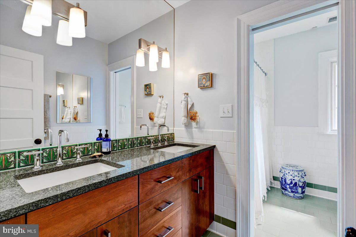 3227 33rd Place Northwest Washington, DC 20008 - Photo 22 of 44 Hall Bath