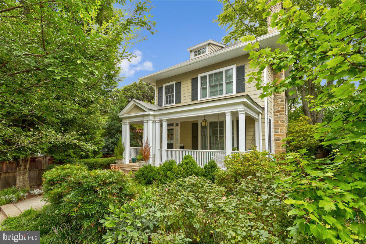 3227 33rd Place Northwest Washington, DC 20008 - Photo 3 of 44