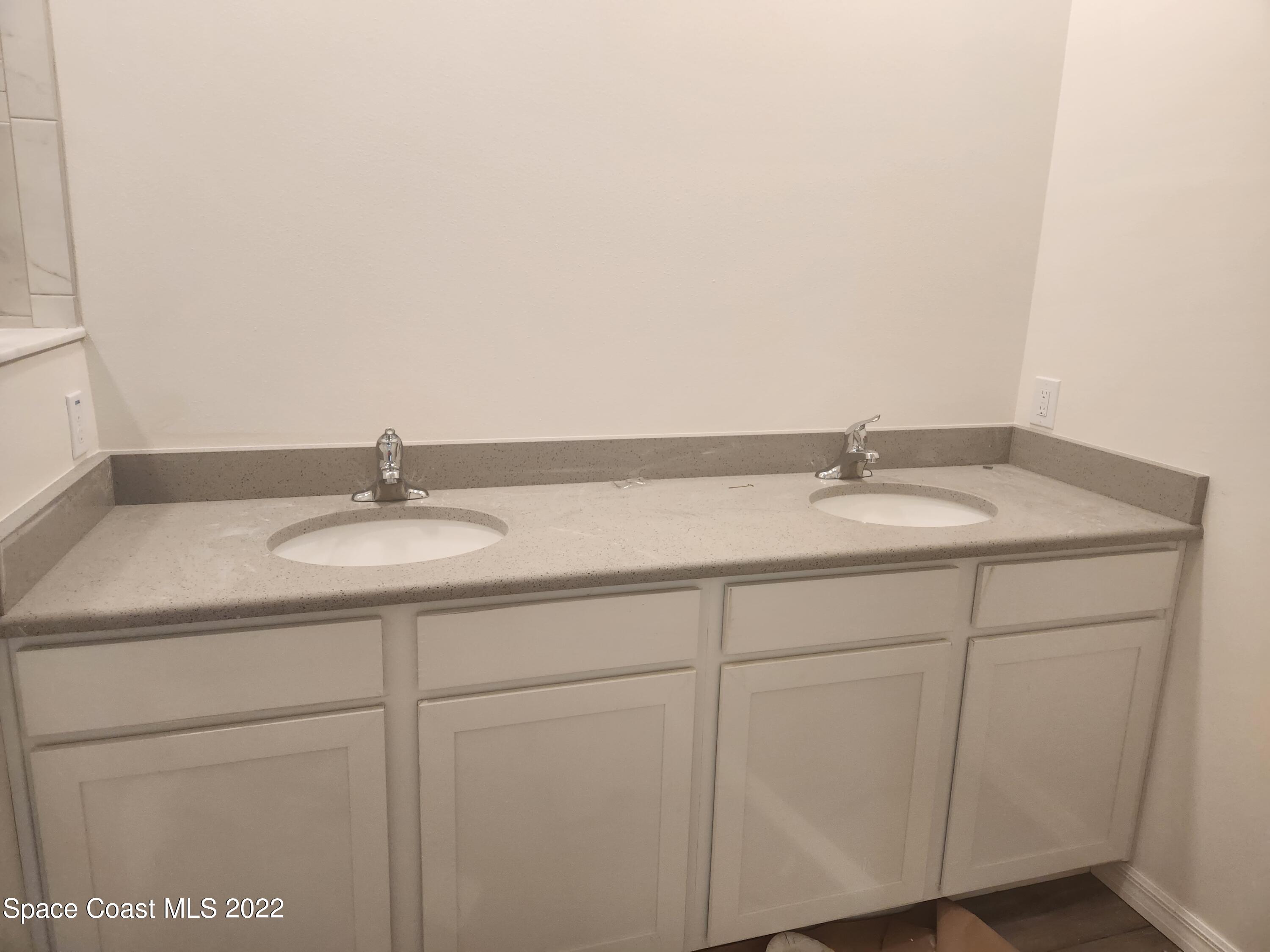 598 Lang Road Southwest Palm Bay, FL 32908 - Photo 5 of 7 598 owner bath double sinks