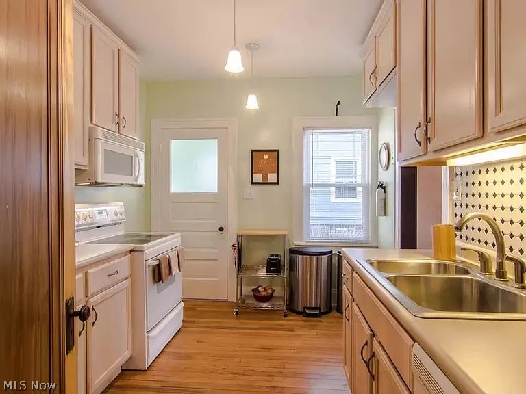 1551 Maple Road Cleveland Heights, OH 44121 - Photo 12 of 25