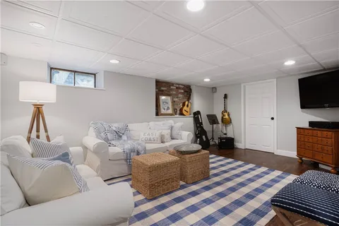 $1,195,000 | 3 Oak Manor Drive, Barrington, RI 02806