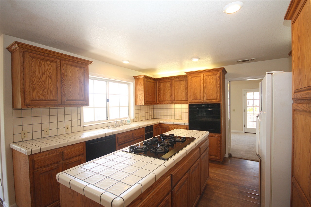 1614 Laurel Road Oceanside, CA 92054 - Photo 11 of 25 Gallery Image 11