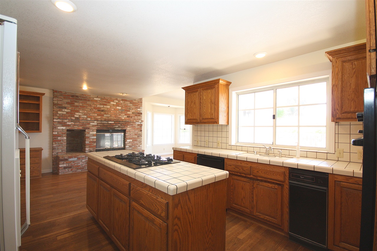 1614 Laurel Road Oceanside, CA 92054 - Photo 12 of 25 Gallery Image 12