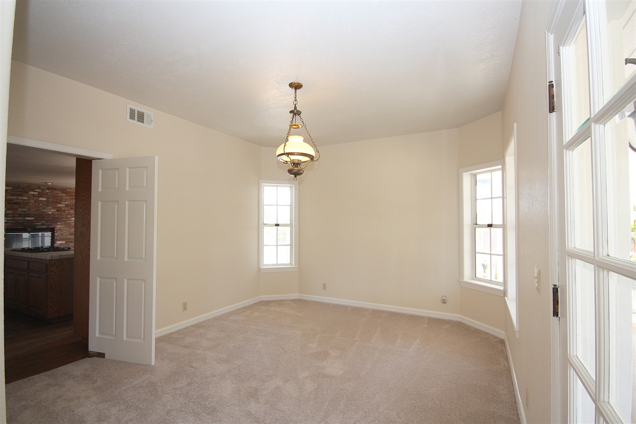 1614 Laurel Road Oceanside, CA 92054 - Photo 9 of 25 Gallery Image 9