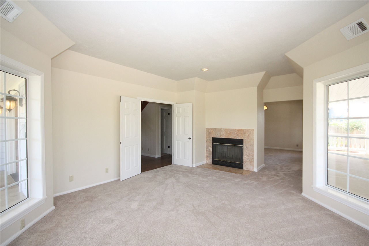 1614 Laurel Road Oceanside, CA 92054 - Photo 10 of 25 Gallery Image 10