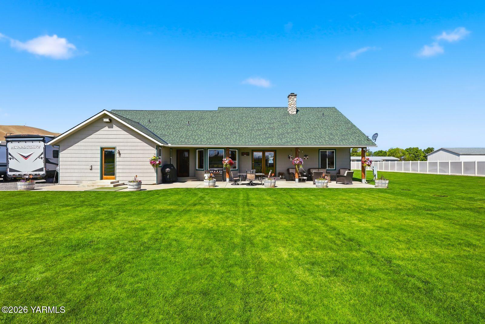 5005 Gamache Road Moxee, WA 98936 - Photo 9 of 48 7 - ElectricGreenGrass