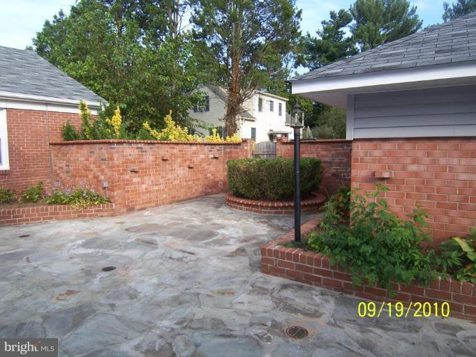 9018 Sudley Road Manassas, VA 20110 - Photo 4 of 22 Patio