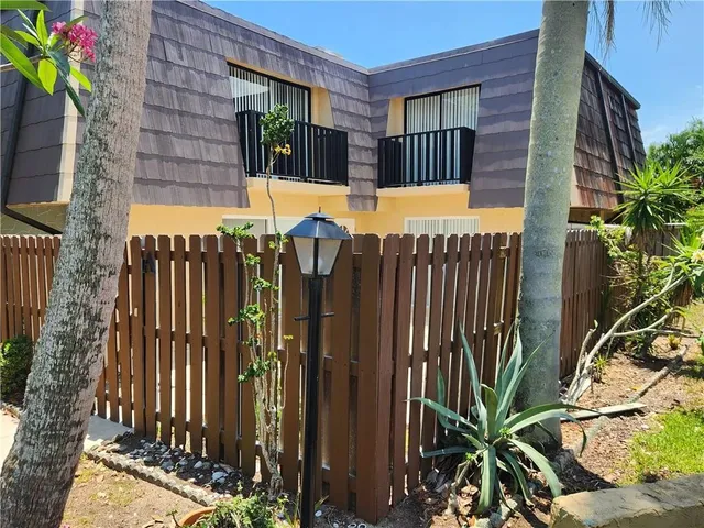 $1,800 | 595 North Tropic Lane, Unit 1A, Vero Beach, FL 32960