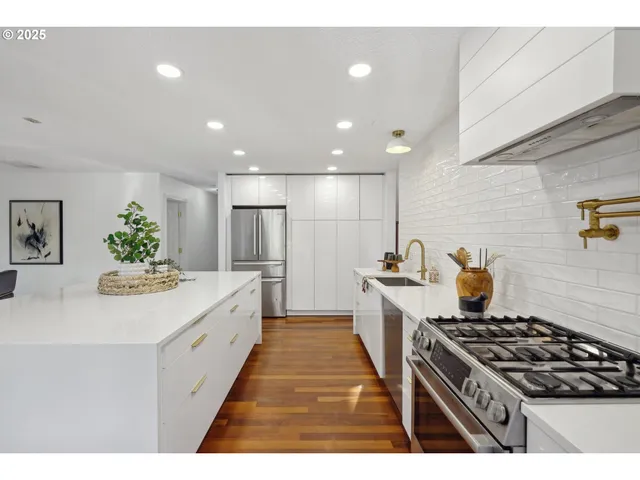 $824,900 | 11010 Southeast Green Valley Drive, Sandy, OR 97055