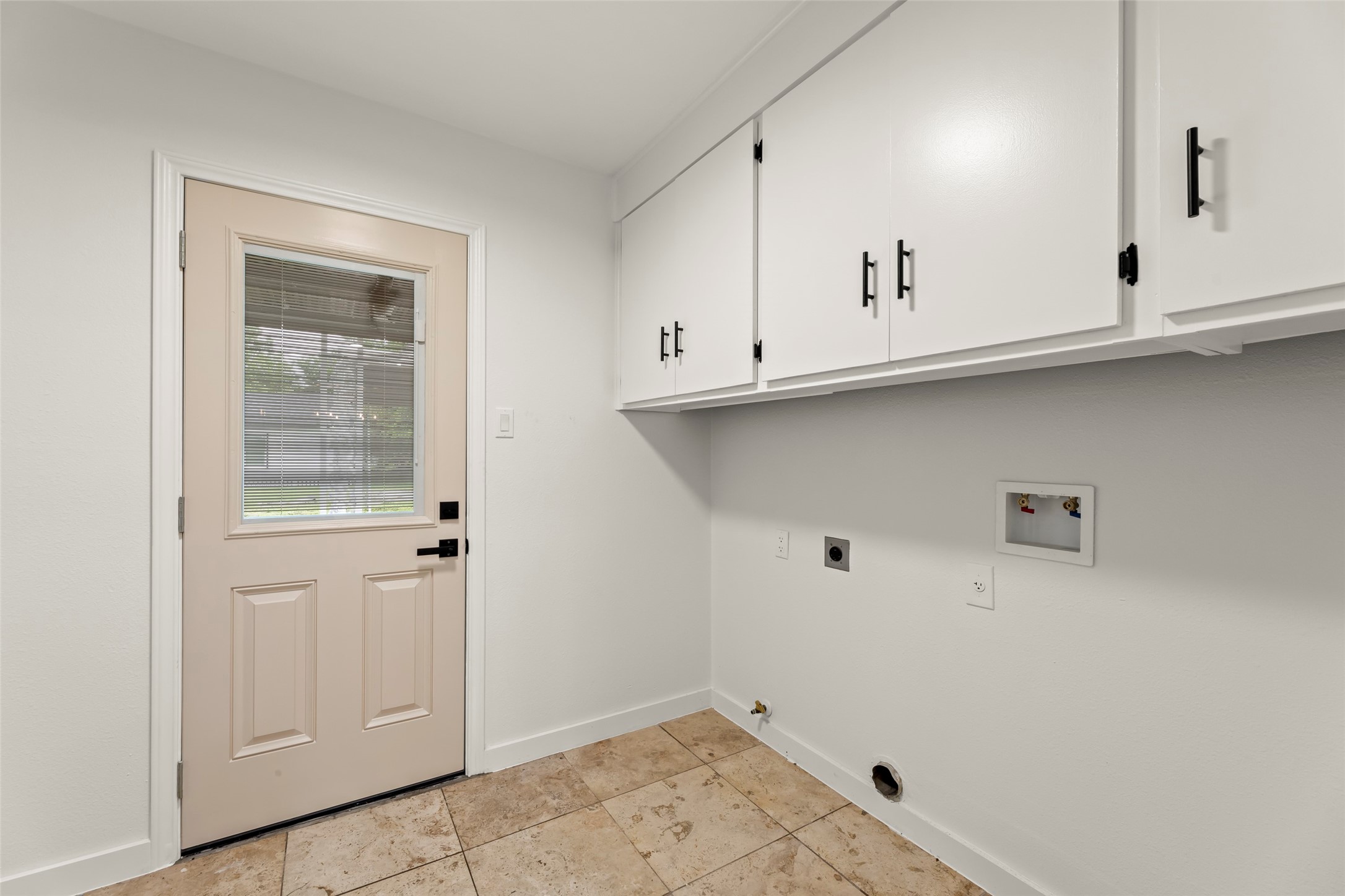 3225 Bostic Street Houston, TX 77093 - Photo 25 of 50 Laundry room