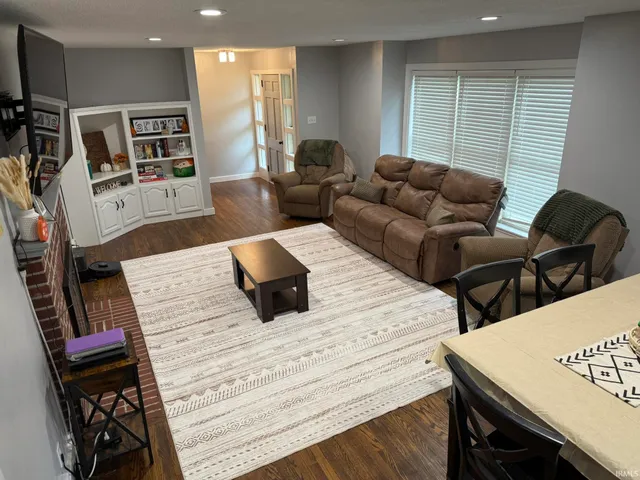 $258,000 | 6668 Highway 50, Montgomery, IN 47558