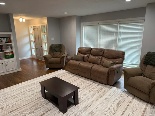 $258,000 | 6668 Highway 50, Montgomery, IN 47558