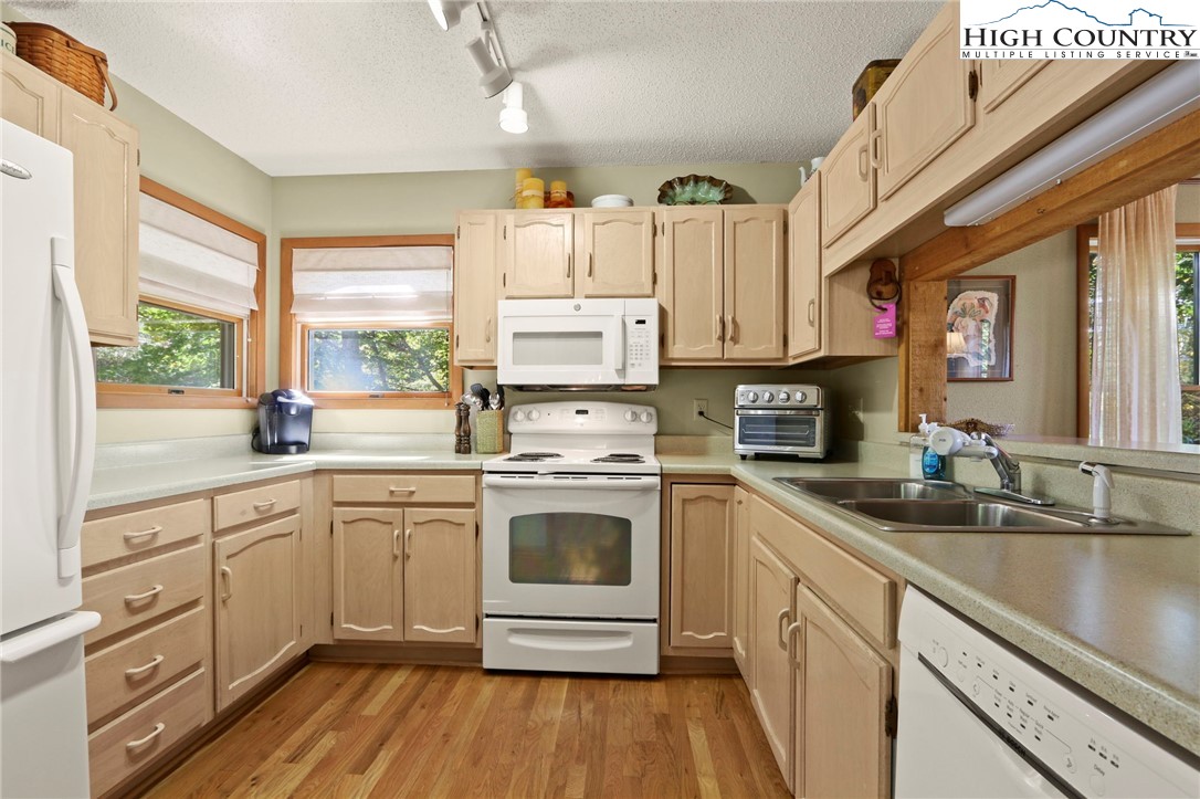 504 St Andrews Road Beech Mountain, NC 28604 - Photo 11 of 43