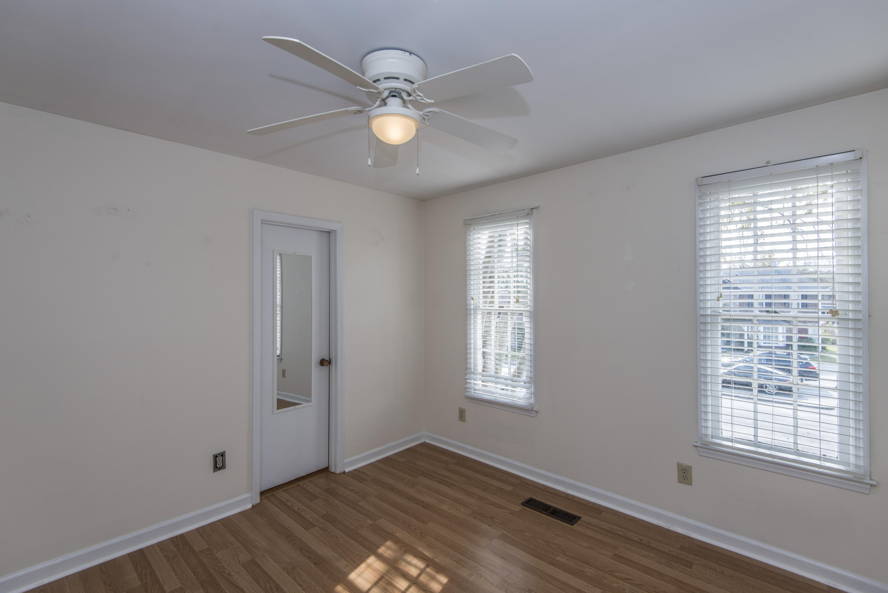 731 Ralston Court, Unit B Mount Pleasant, SC 29464 - Photo 18 of 24 Second bedroom w full bath