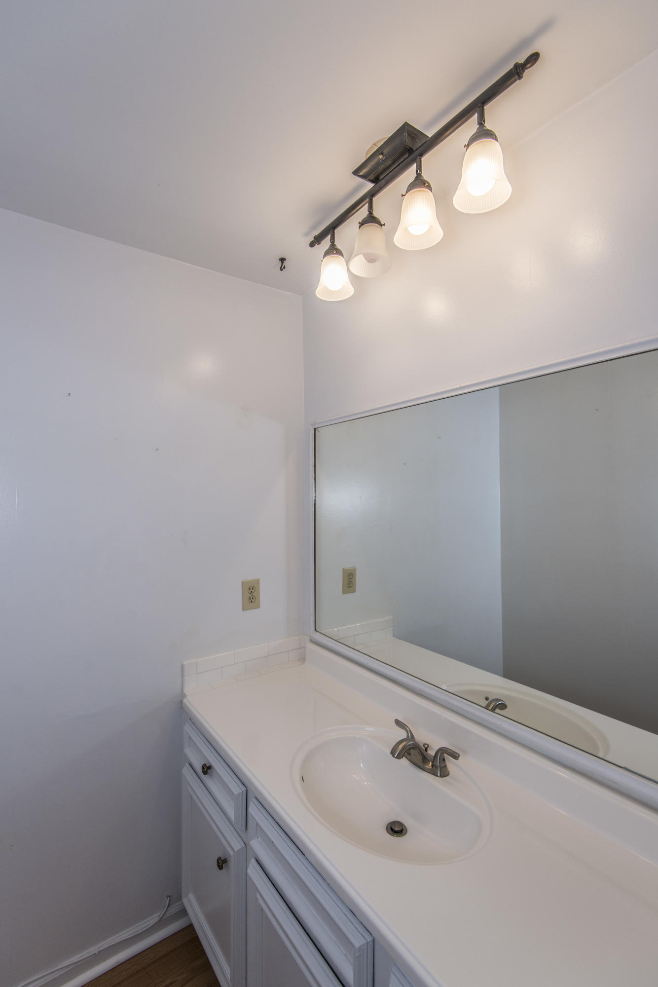 731 Ralston Court, Unit B Mount Pleasant, SC 29464 - Photo 20 of 24 Second bath vanity