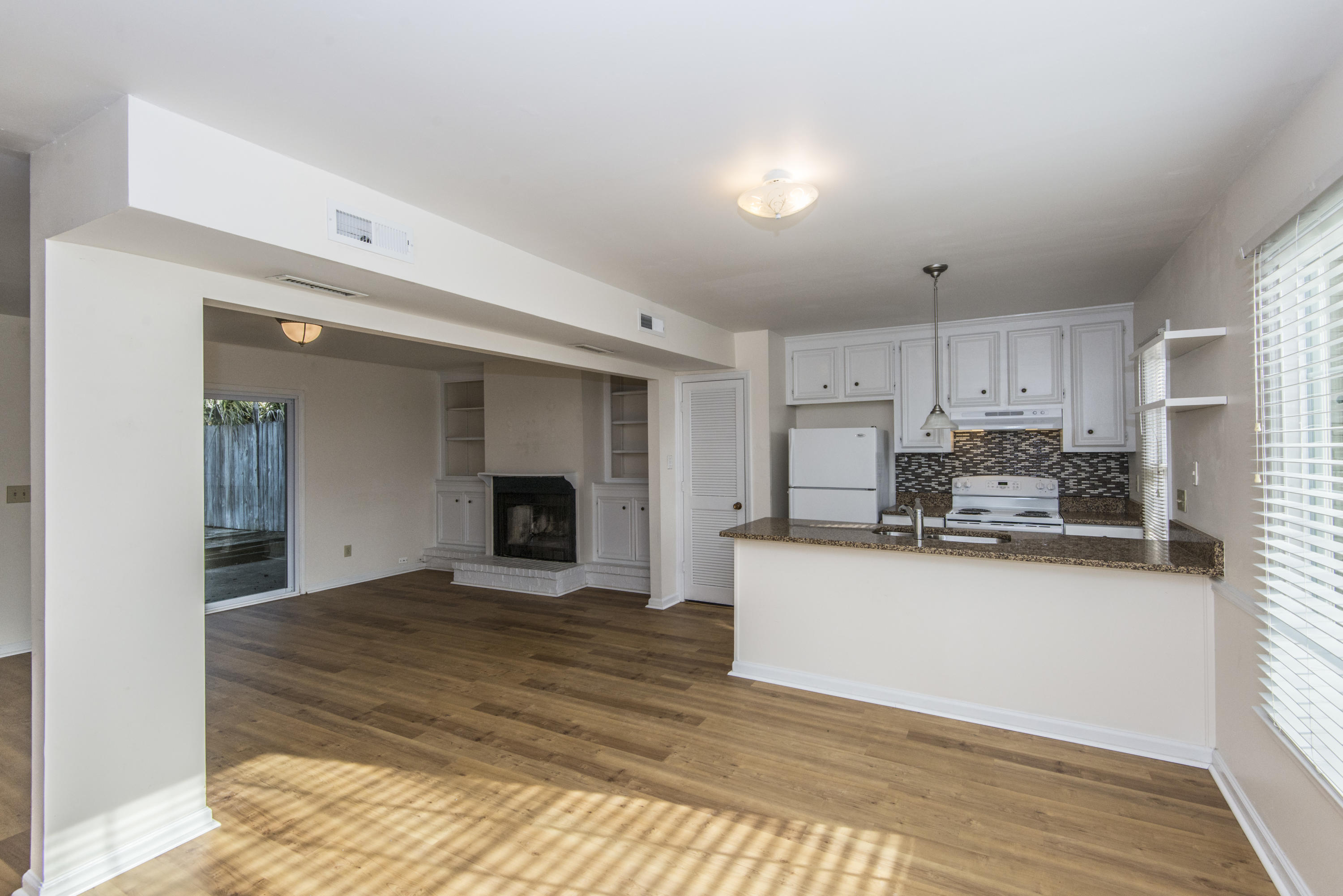 731 Ralston Court, Unit B Mount Pleasant, SC 29464 - Photo 4 of 24 Living area