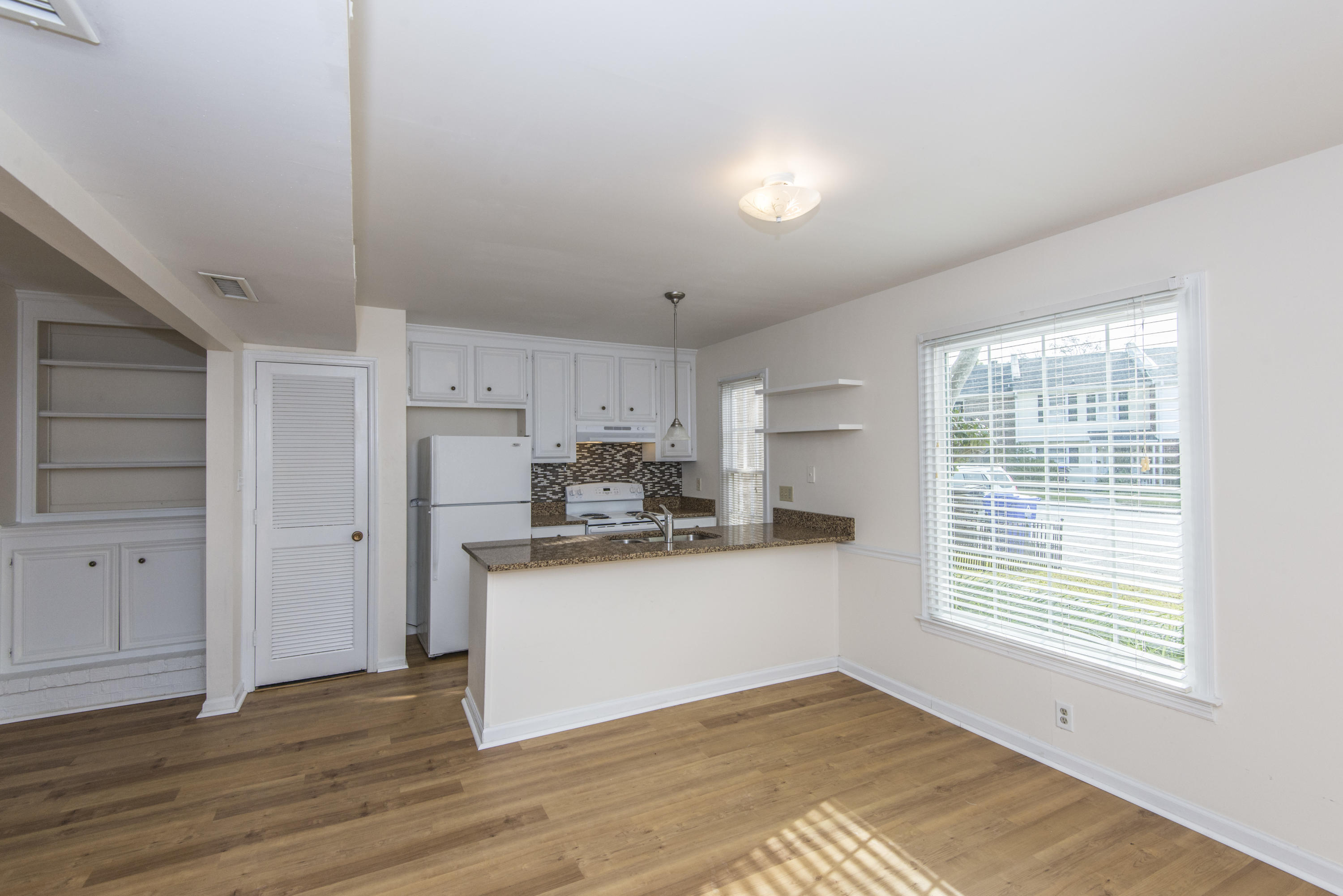 731 Ralston Court, Unit B Mount Pleasant, SC 29464 - Photo 5 of 24 Kitchen area