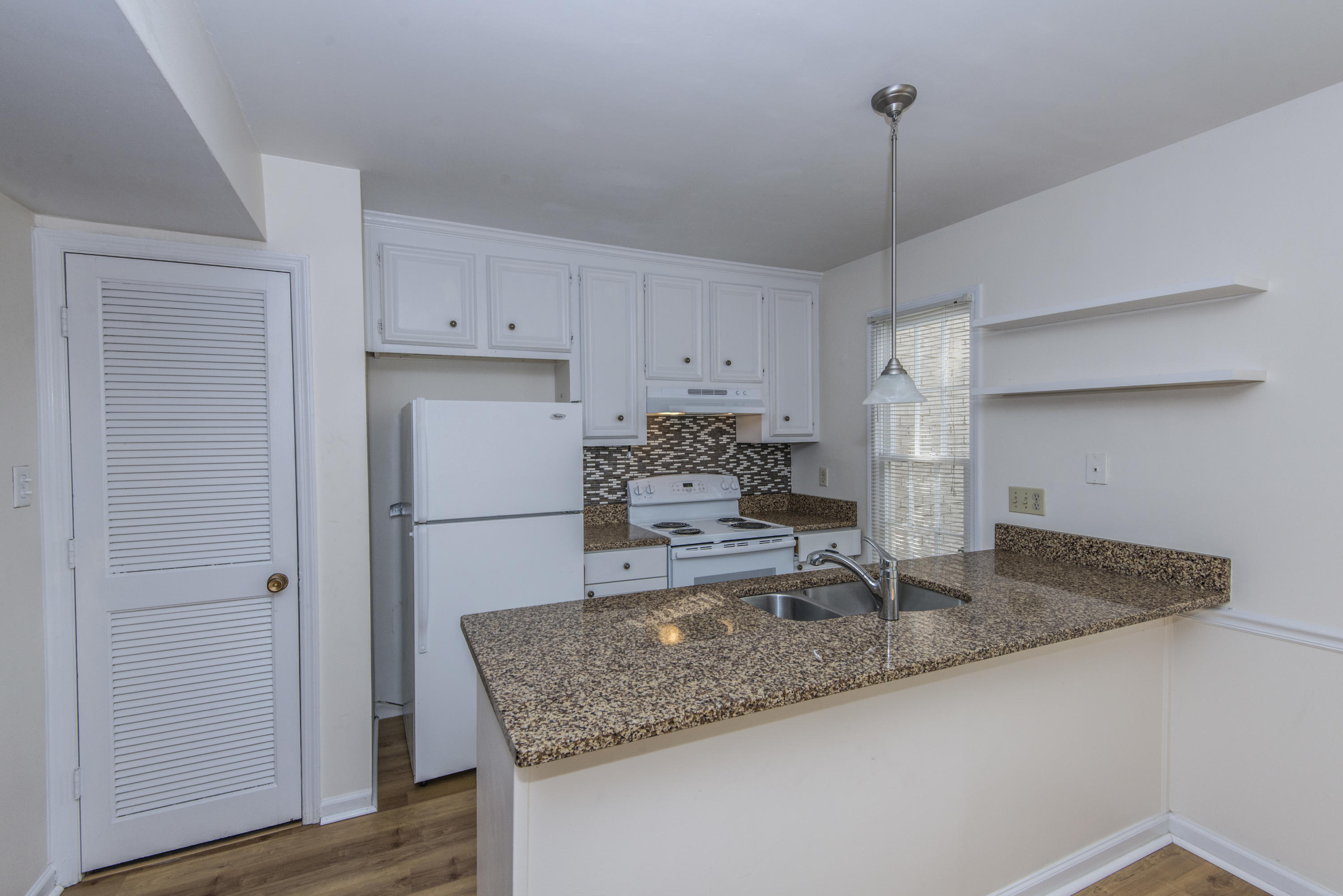 731 Ralston Court, Unit B Mount Pleasant, SC 29464 - Photo 6 of 24 Kitchenw granite counter top