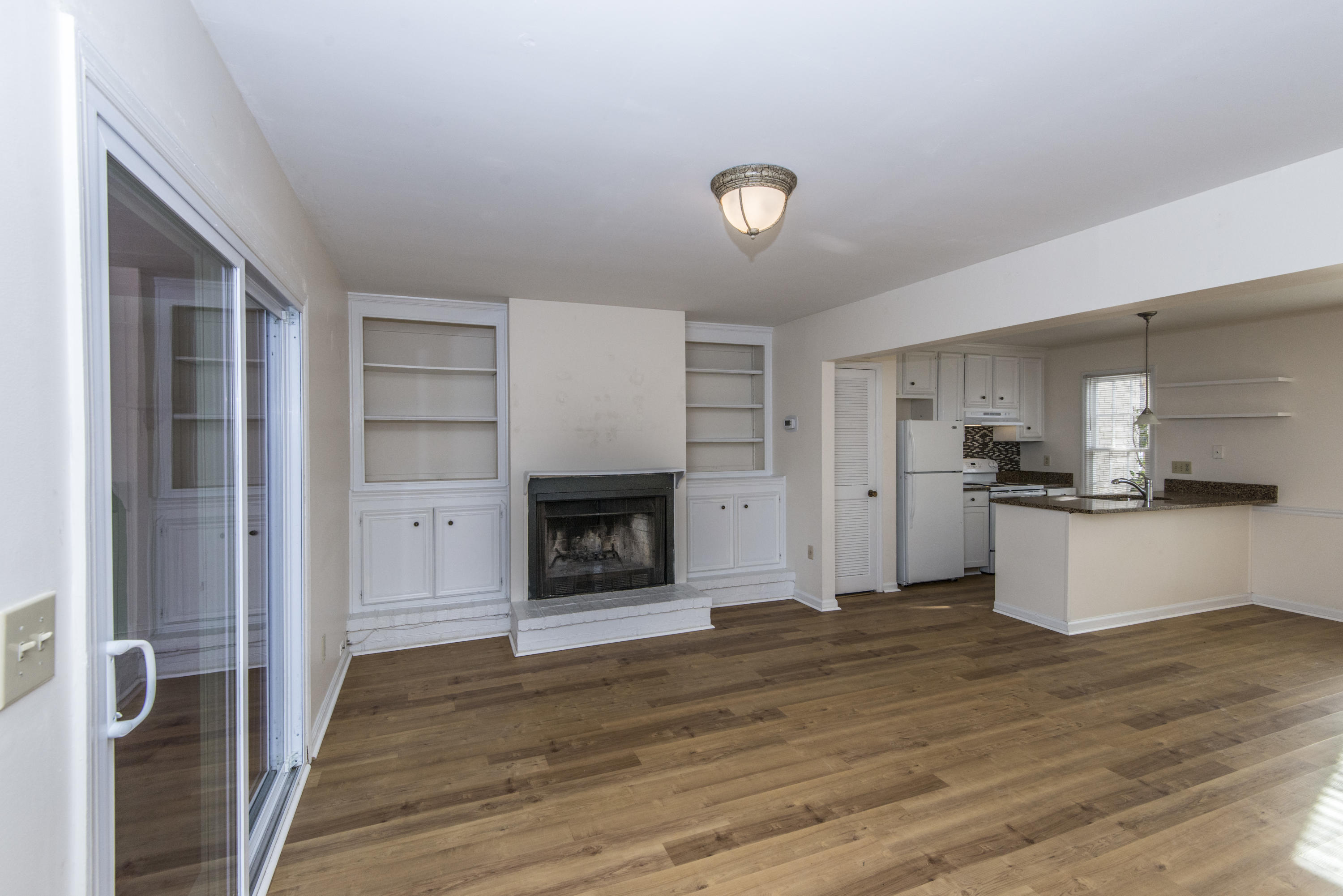 731 Ralston Court, Unit B Mount Pleasant, SC 29464 - Photo 9 of 24 Family room area