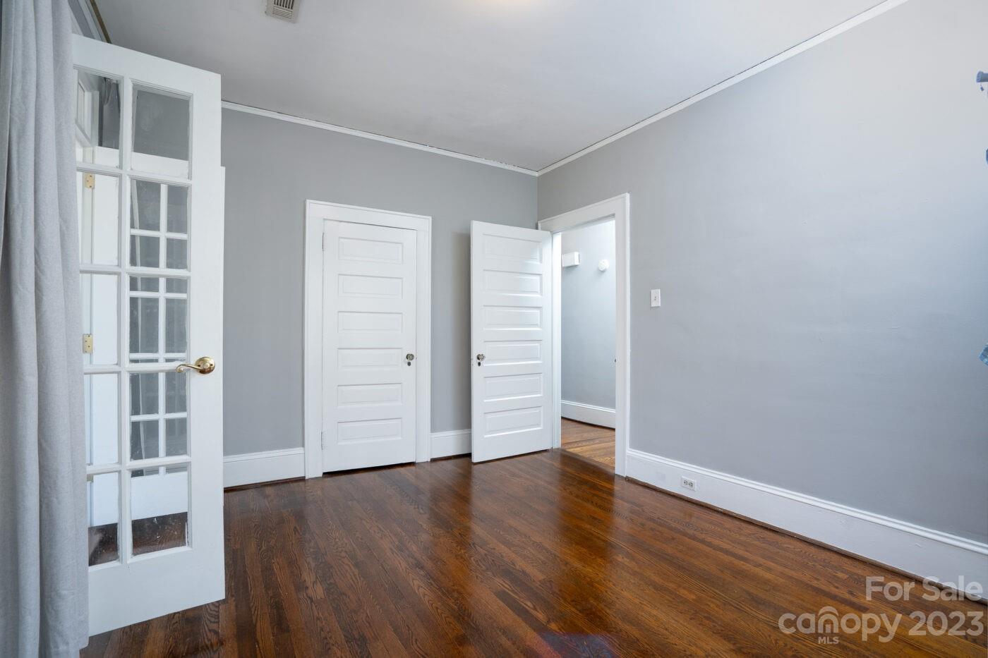 228 Providence Road Charlotte, NC 28207 - Photo 11 of 16 wooden floor in an empty room