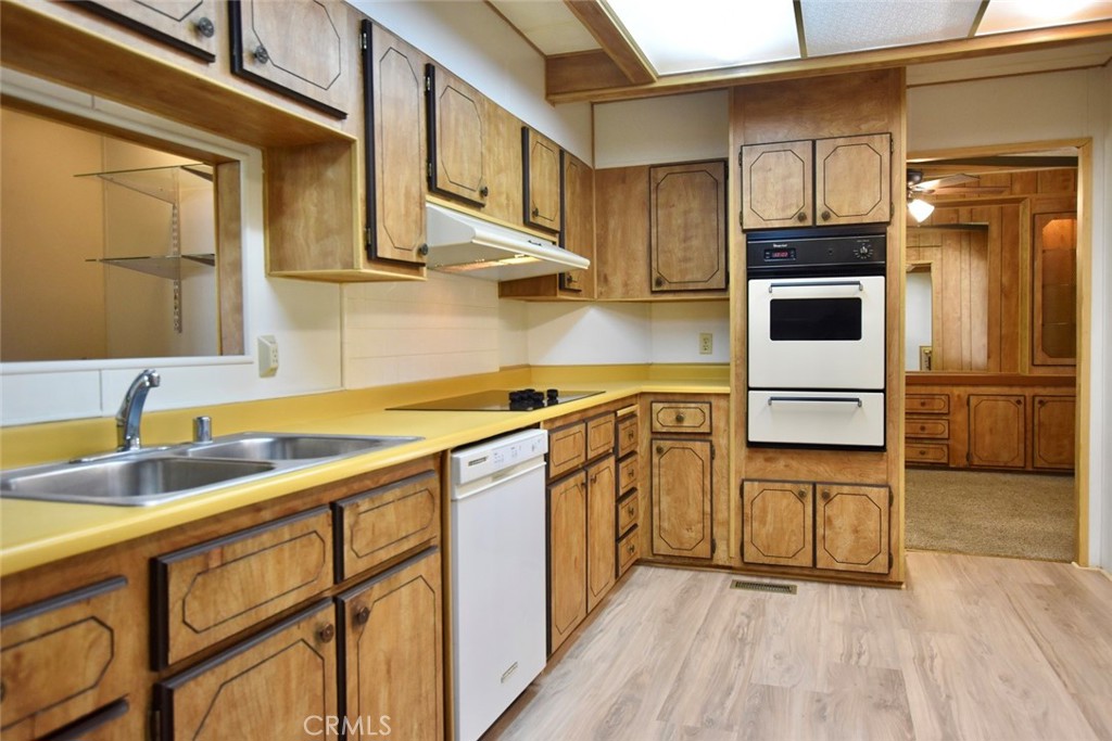 2964 Water View Drive Paso Robles, CA 93446 - Photo 8 of 35 Spacious kitchen