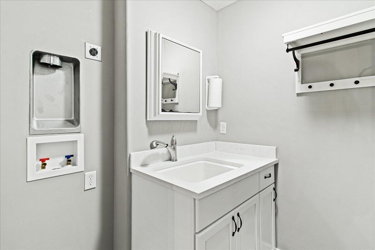 176 East Weber Road Columbus, OH 43202 - Photo 34 of 47 34-34-Laundry Area