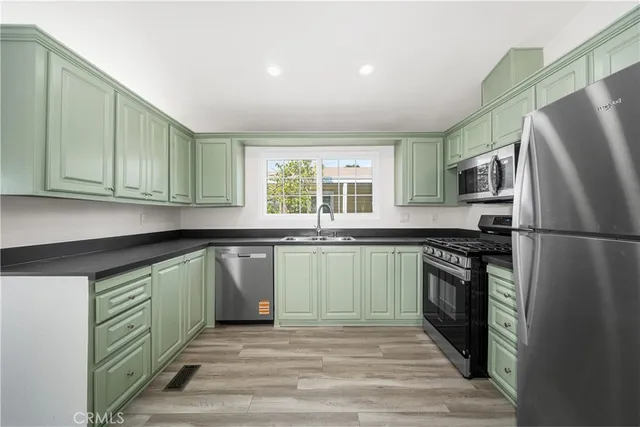 $275,000 | 306 North Jade Cove Drive, Unit 65, Long Beach, CA 90803