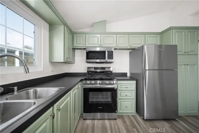 $275,000 | 306 North Jade Cove Drive, Unit 65, Long Beach, CA 90803