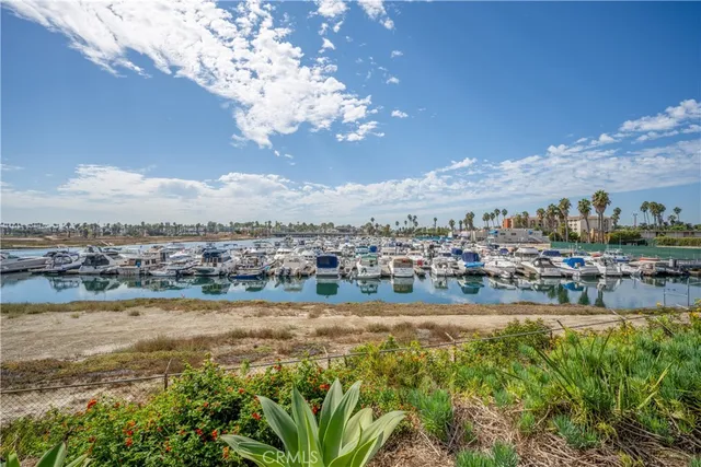 $275,000 | 306 North Jade Cove Drive, Unit 65, Long Beach, CA 90803