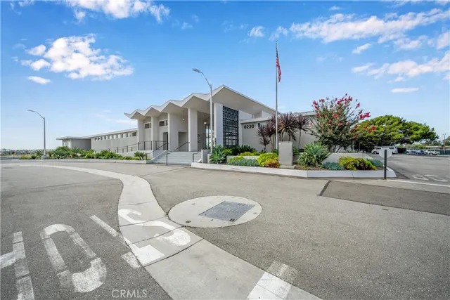 $275,000 | 306 North Jade Cove Drive, Unit 65, Long Beach, CA 90803