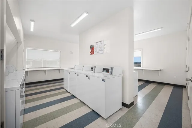 $275,000 | 306 North Jade Cove Drive, Unit 65, Long Beach, CA 90803