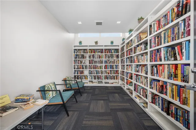 $275,000 | 306 North Jade Cove Drive, Unit 65, Long Beach, CA 90803