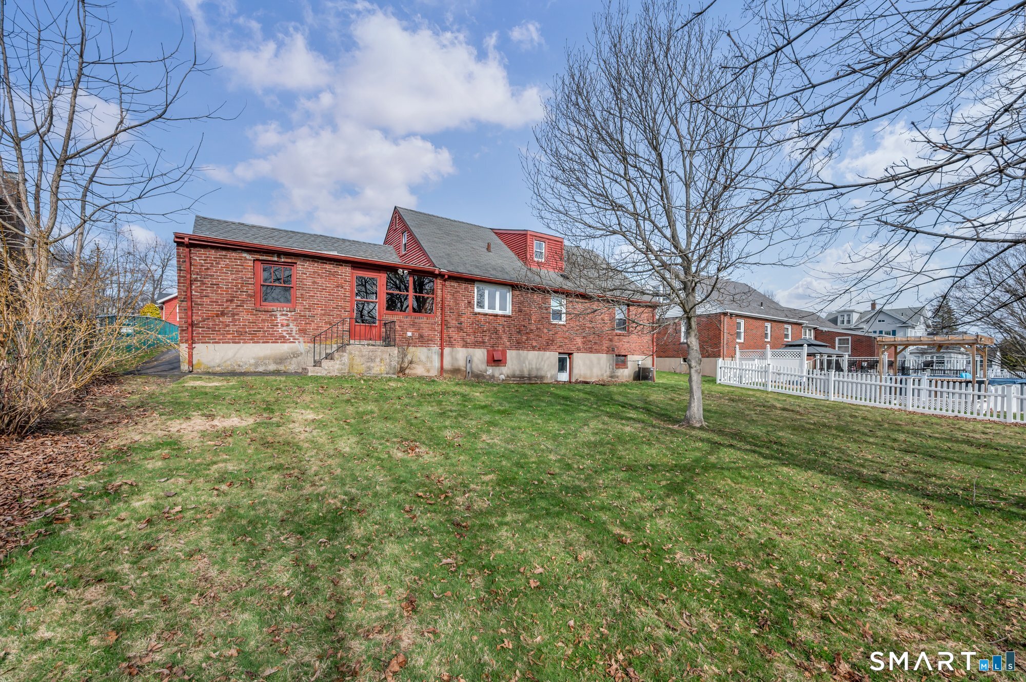 46 Meriden Avenue Meriden, CT 06451 - Photo 3 of 29