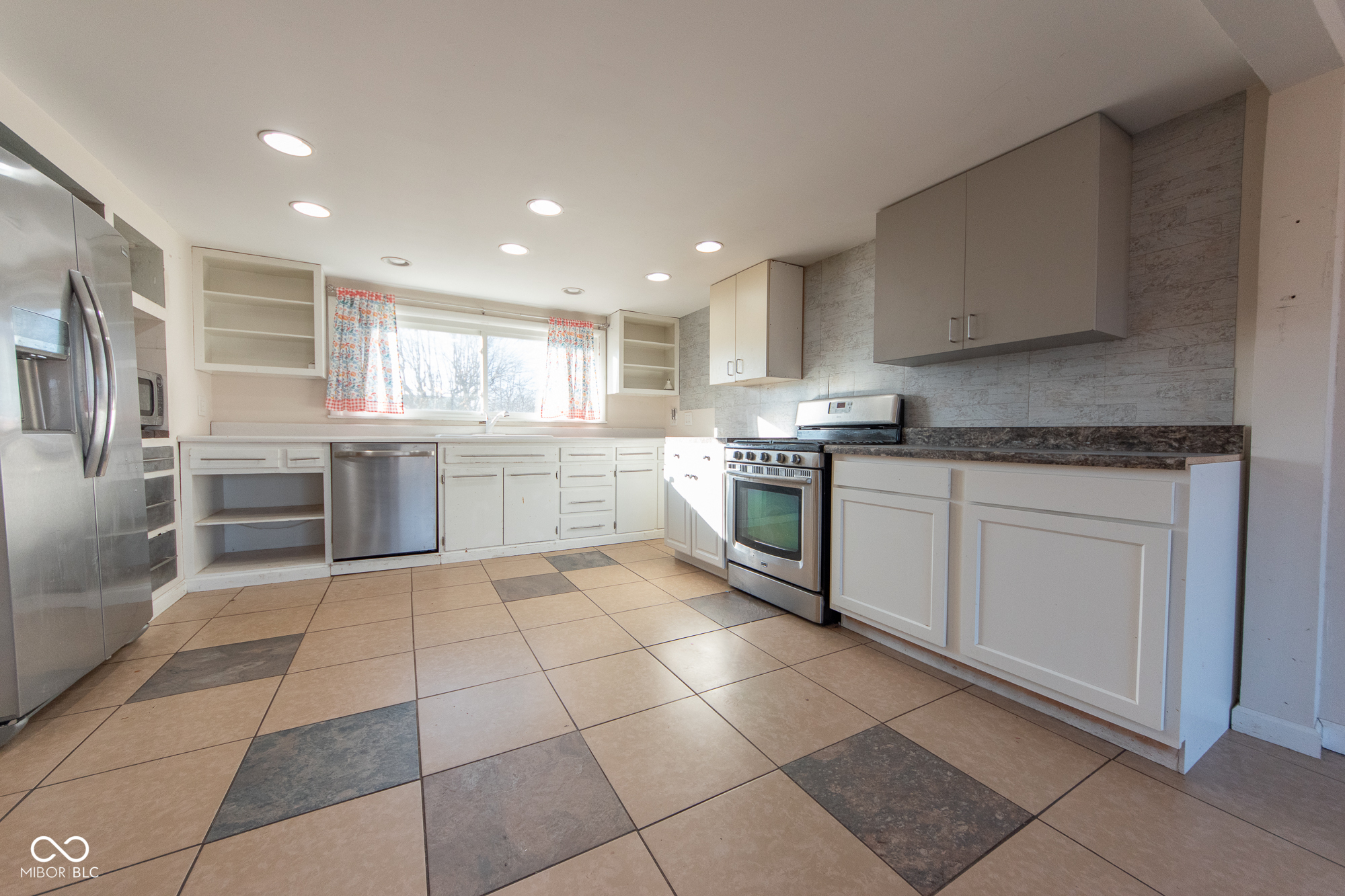 2822 22nd Street Columbus, IN 47201 - Photo 12 of 24