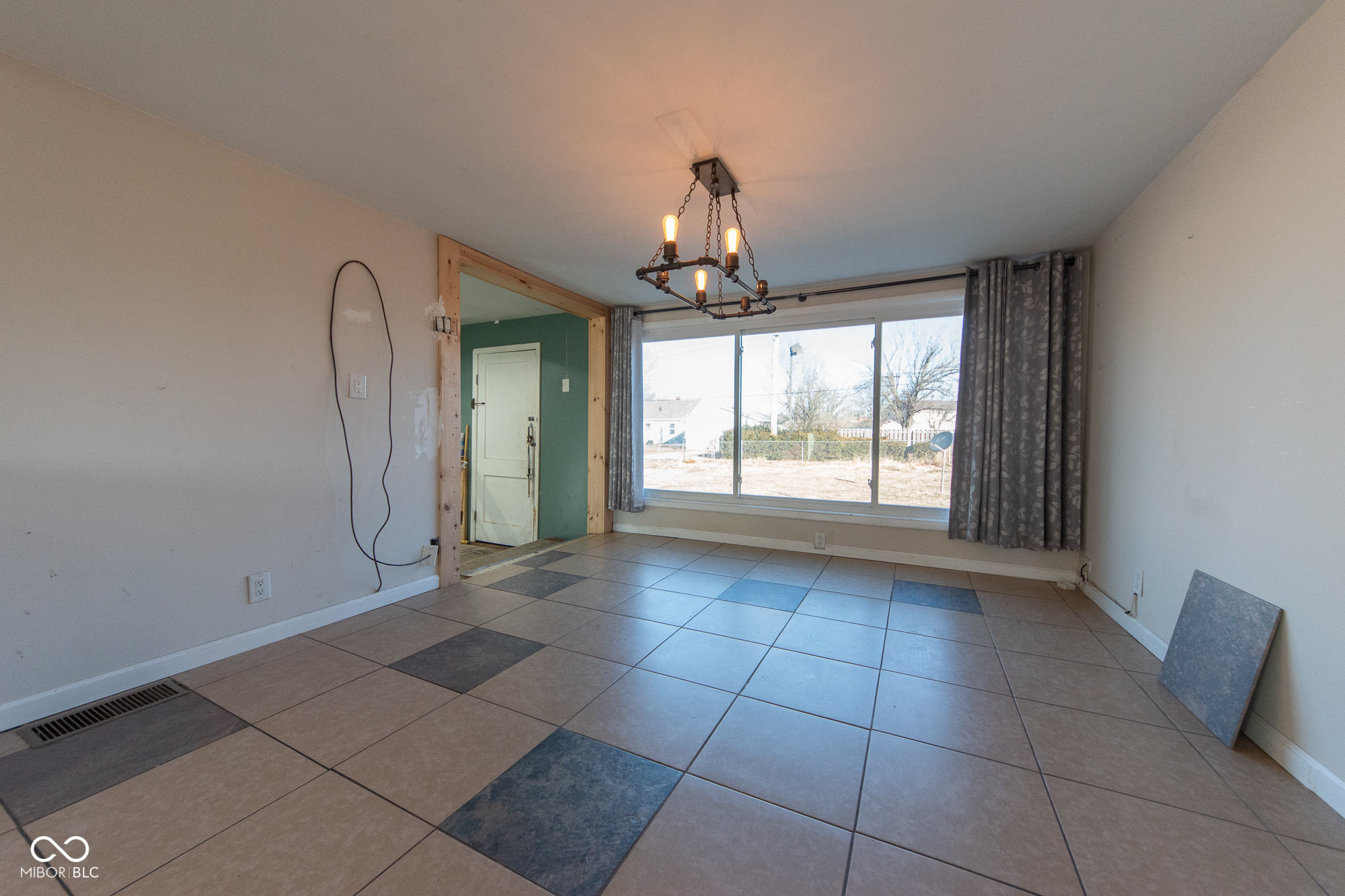 2822 22nd Street Columbus, IN 47201 - Photo 9 of 24