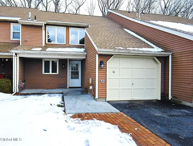 $344,900 | 38 Commonwealth Drive, Bethlehem, NY 12077