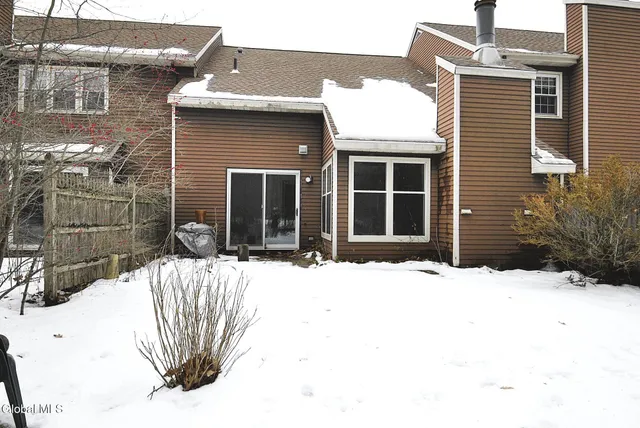 $344,900 | 38 Commonwealth Drive, Bethlehem, NY 12077