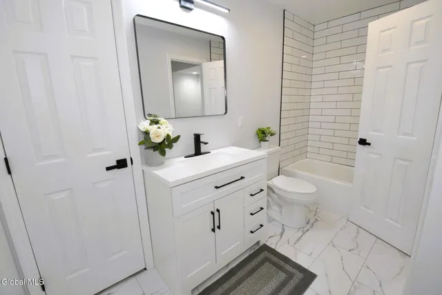 $344,900 | 38 Commonwealth Drive, Bethlehem, NY 12077