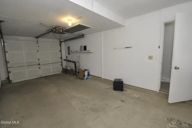 $344,900 | 38 Commonwealth Drive, Bethlehem, NY 12077