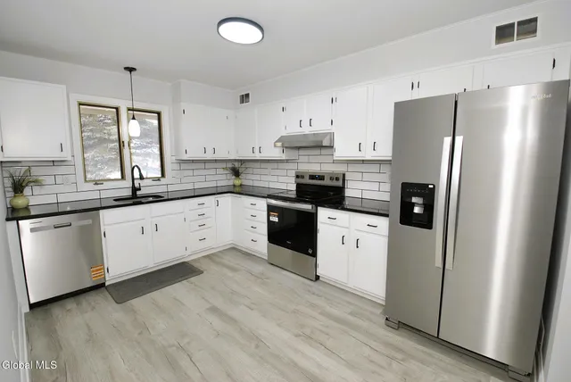 $344,900 | 38 Commonwealth Drive, Bethlehem, NY 12077