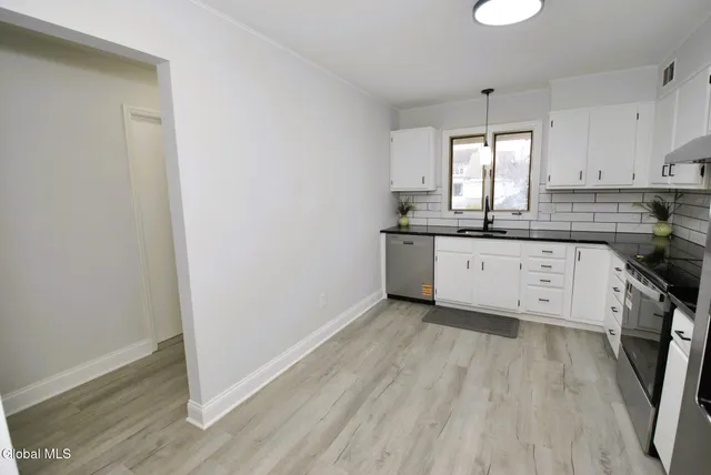 $344,900 | 38 Commonwealth Drive, Bethlehem, NY 12077