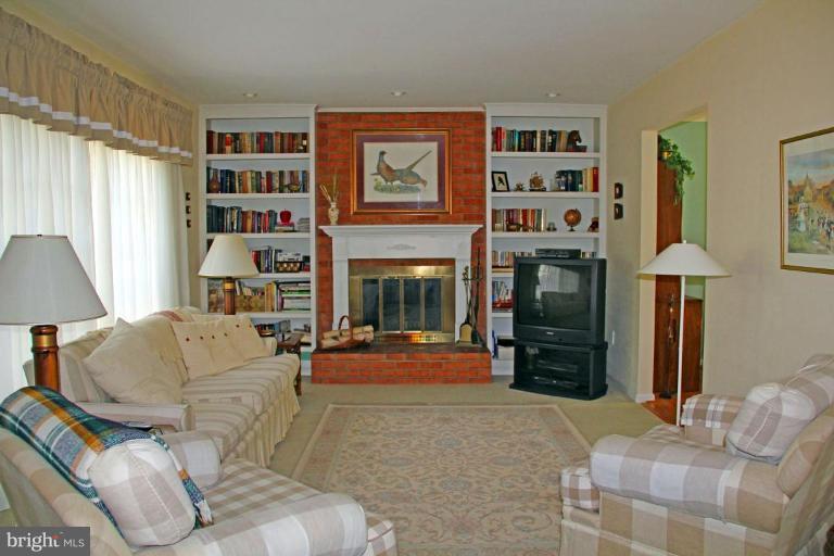 9911 Natick Road Burke, VA 22015 - Photo 12 of 26 Family Room