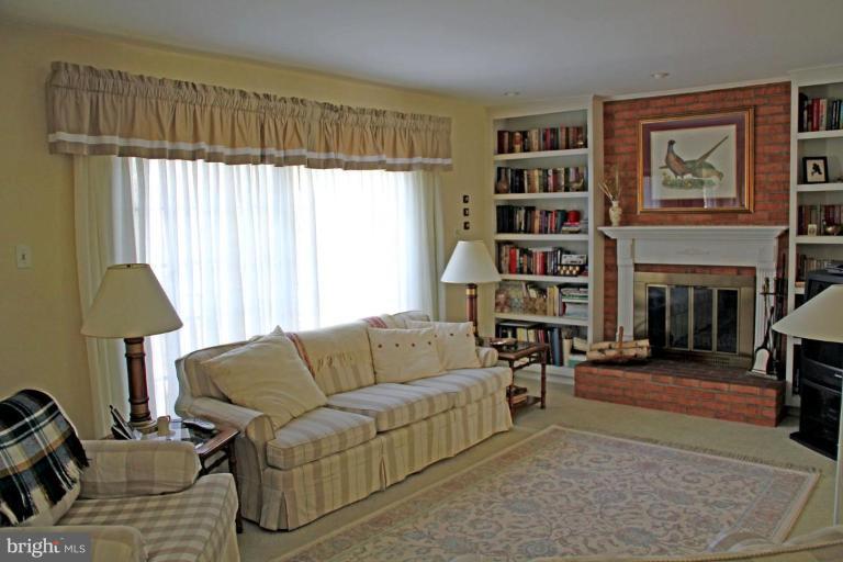 9911 Natick Road Burke, VA 22015 - Photo 13 of 26 Family Room #2
