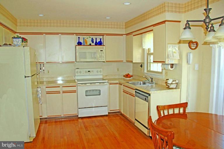 9911 Natick Road Burke, VA 22015 - Photo 14 of 26 Kitchen