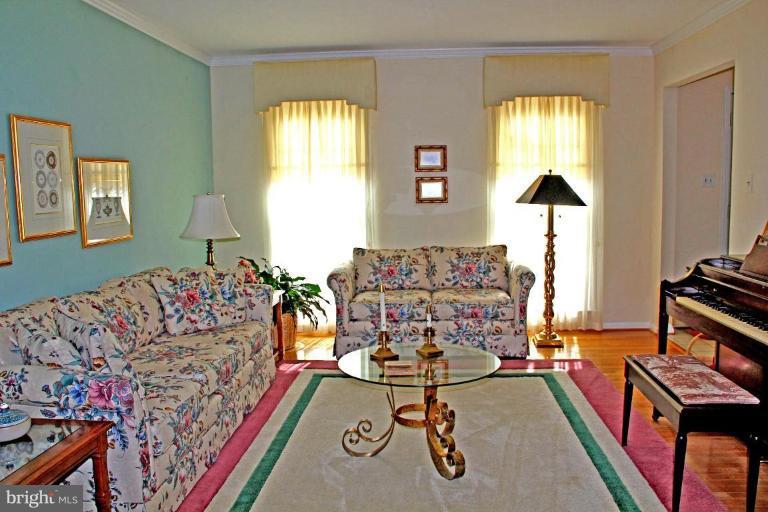 9911 Natick Road Burke, VA 22015 - Photo 3 of 26 Living Room #2