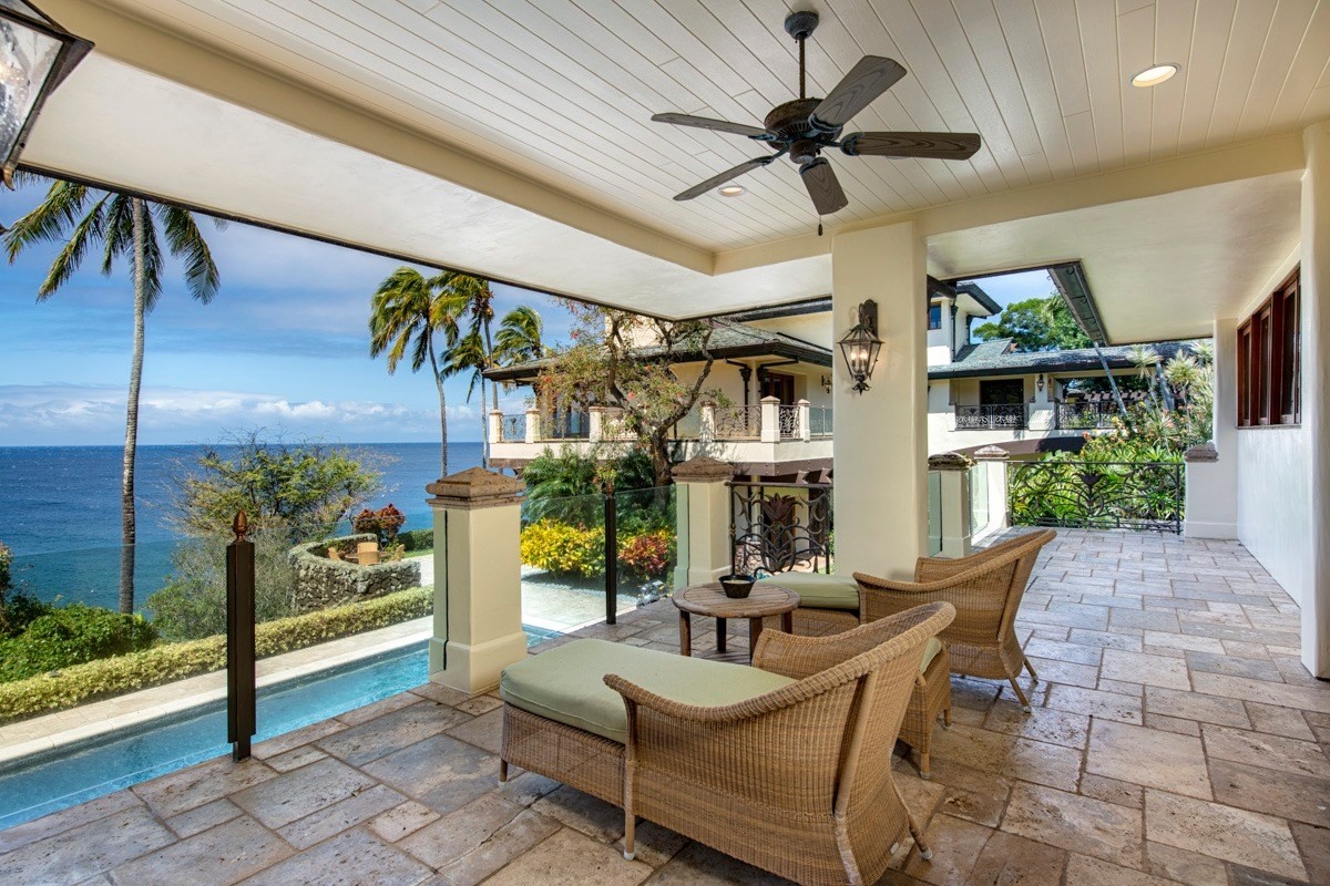56-3083 Puakea Bay Road Kamuela, HI 96743 - Photo 16 of 30 a living room with patio furniture and a potted plant