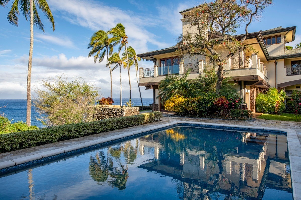 56-3083 Puakea Bay Road Kamuela, HI 96743 - Photo 9 of 30 a view of balcony with a potted plant