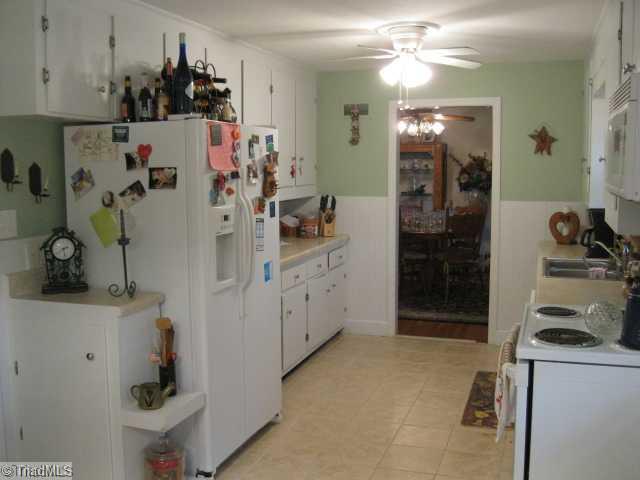 1101 Huntingdon Road Winston-Salem, NC 27104 - Photo 4 of 15 Kitchen.